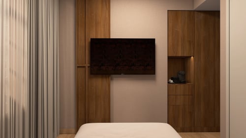 Quarto de hotel moderno no Feel Sintra com TV na parede, acabamento em madeira e vista para a cidade em Sintra, Portugal