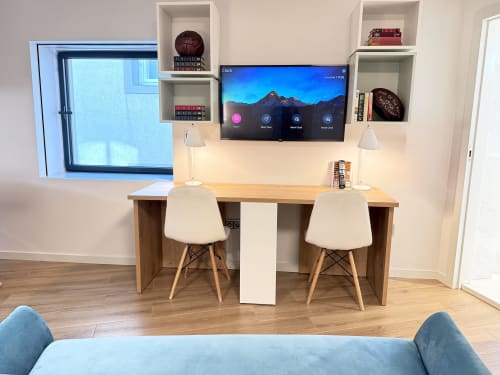 Appartement Twin Turquoise au RIA CENTRUM Smart Residence à Aveiro avec espace de travail double, TV, rangements et mobilier moderne