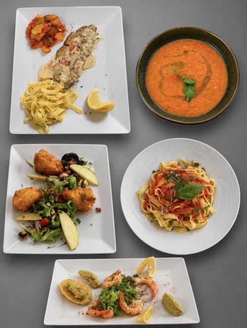 Plats raffinés de fruits de mer et pâtes au Château Du Landin, gîte français au Landin