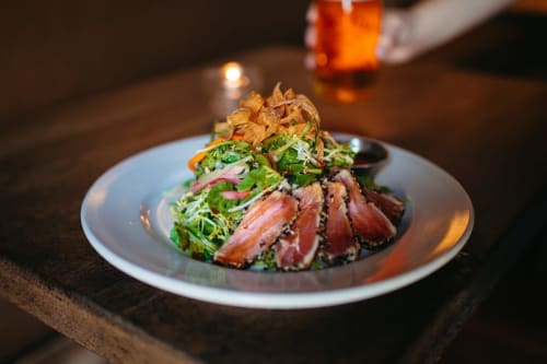 Salade de magret de canard poêlé et nouilles croustillantes au Château Du Landin, chambres d'hôtes en Bretagne