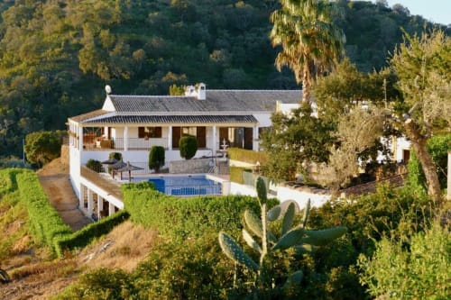 Moradia caiada com piscina em jardins exuberantes, retiro rural Tavira Portugal