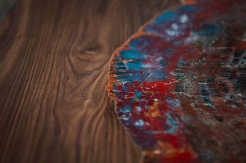 Palette d'artiste colorée sur surface en bois à l'hôtel-boutique L'Alp'In à La Plagne Tarentaise