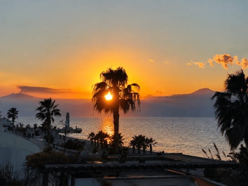 Tramonto sullo Stretto di Messina dalla Guest House B&B Pellicano a Reggio Calabria, Italia