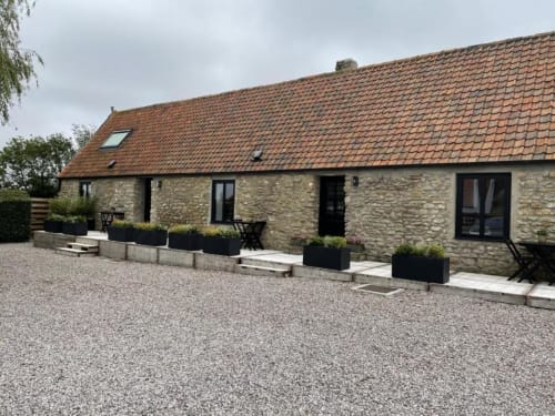 Les Gîtes du Grand Saule, gîte rural en Tardinghen avec façade en pierre et toit en terre cuite