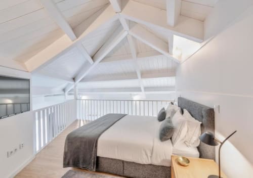 Quarto em loft luminoso com vigas aparentes e grade, no Oporto Comfort Charming House, Porto
