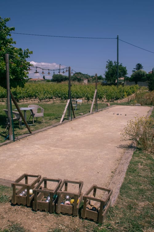 Terrain de pétanque à Clos Bb avec vue sur les vignobles à Saint-Cyr sur Mer, France