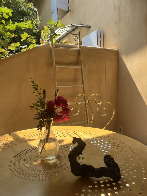 Sunny courtyard table with flowers at Clos Bb, Saint-Cyr sur Mer, French Riviera hideaway