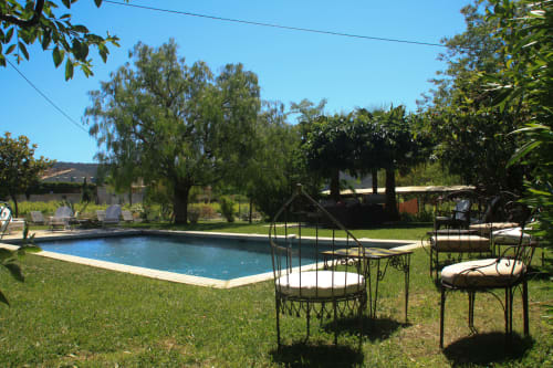 Piscine et espace détente du gîte Clos B&B à Saint-Cyr sur Mer, France