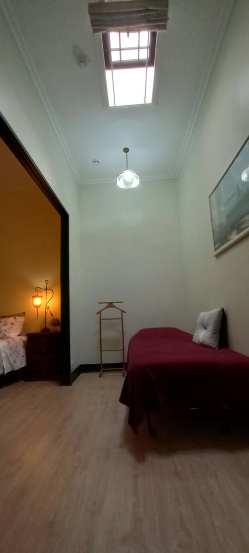 Chambre double à l'auberge Bom Caminha à Caminha avec lit, puits de lumière, suspension et parquet