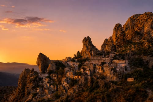 Villaggio medievale in collina al tramonto, B&B Pellicano Guest House a Reggio Calabria, Italia