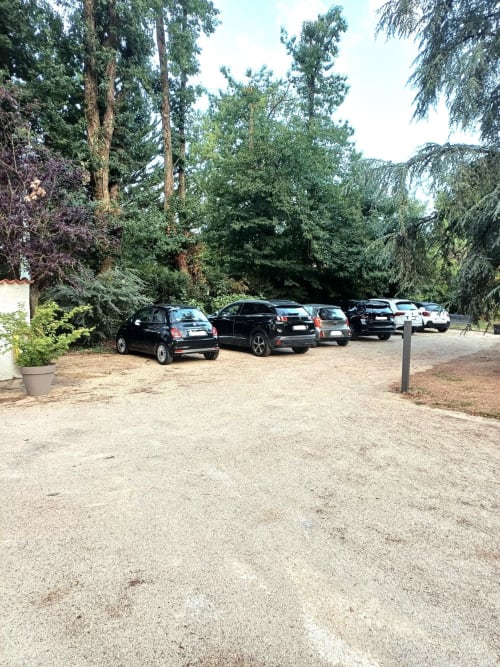 Parking gratuit et sécurisé chambres d'hôtes les 15 Chênes proche Puy du Fou Vendée