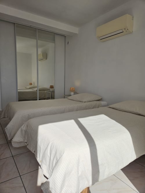 Bright bedroom in Villa Eva at Corsu Di Core, Favone with twin beds, mirrored wardrobe, and air conditioning