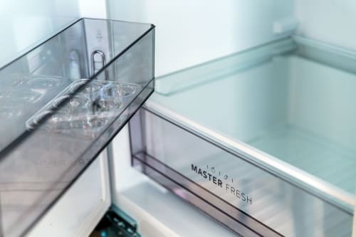 Cassetto frigorifero etichettato 'Master Fresh' nella camera 201 dell'hotel Lago Suites Como
