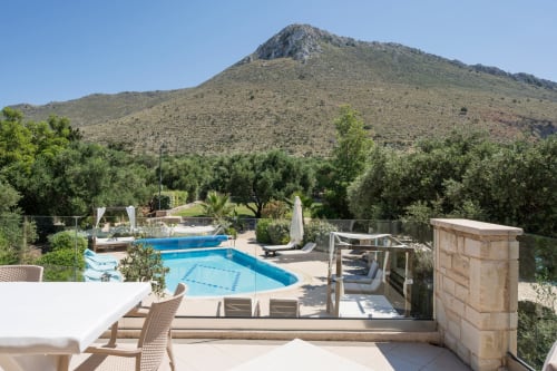 Villa Freedom pool overlooking mountain landscape in Kokkino Chorio, Crete