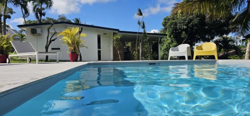 Kristallklarer Swimmingpool der Habitation Villa Les Cassias, ein charmantes Gästehaus in Petit-Bourg, Guadeloupe
