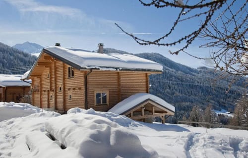 Villa en rondins aux Chalets d'Aline, montagnes enneigées du Mont Soleil, France