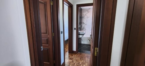 Hallway with wooden doors and parquet flooring in Hotel Slow Stay Twin Room, Esposende Portugal