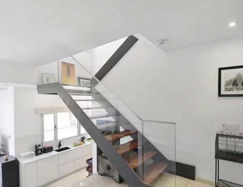Modern staircase with glass railing in villa at Home Stay Gran Canaria, Las Palmas