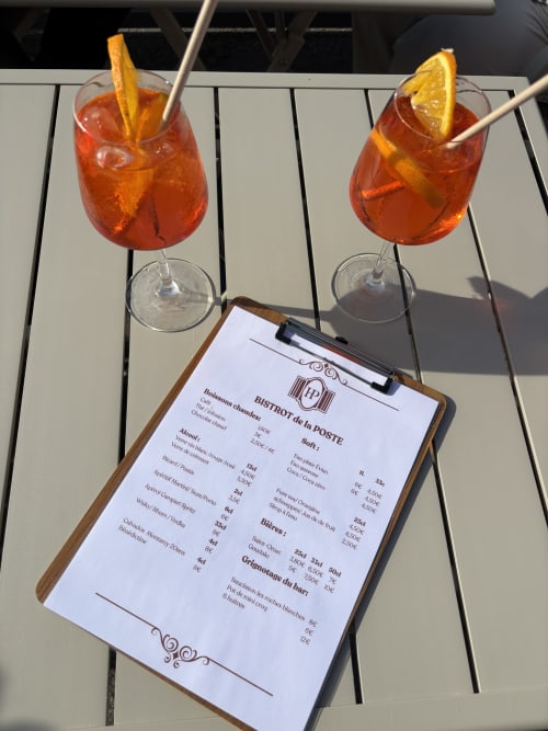 Deux cocktails aux tranches d'orange et menu du Bistrot de la Poste, Saint-Valery-en-Caux