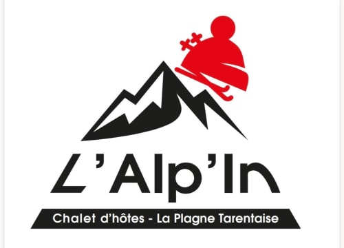 Logo du chalet L'Alp'In avec skieur rouge et pics montagneux, La Plagne Tarentaise