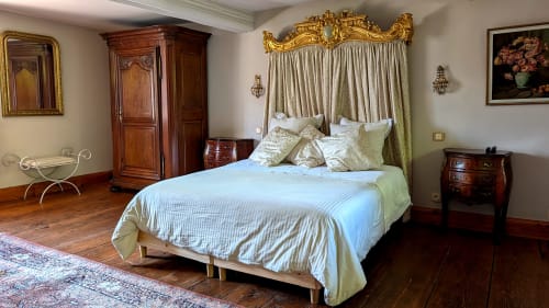 Elegant bedroom suite at Domaine Au Fil Du Temps with canopy bed, wooden furniture, and period decor in Bouxwiller.
