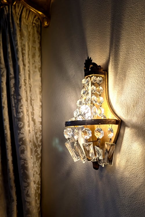 Ornate crystal wall sconce with black decorative top at Domaine Au Fil Du Temps boutique hotel in Bouxwiller, France