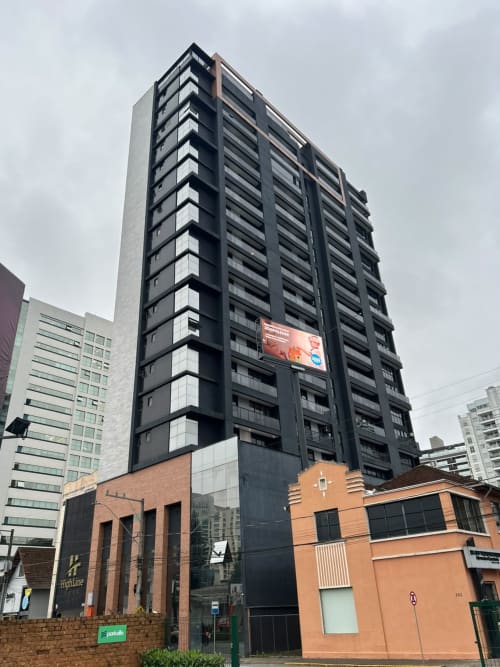 Moderno edifício residencial em Joinville com vista da cidade, duplex BORA BORA HOSPEDAGENS próximo ao Mueller Shopping