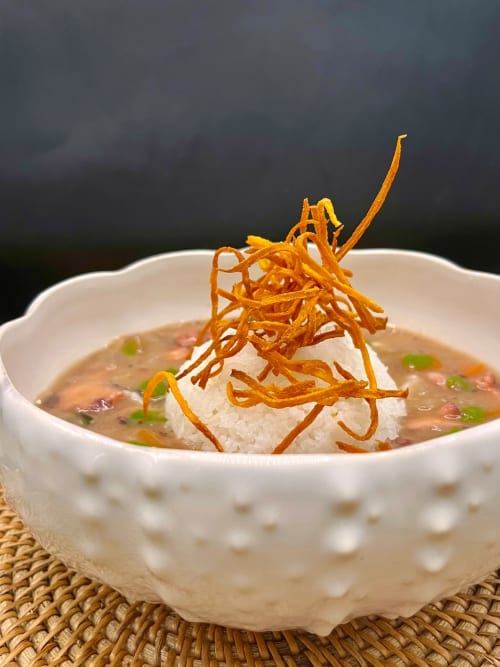 Elegant seafood soup at OPOA Beach Hôtel in Uturoa with crispy fried noodles and green peas