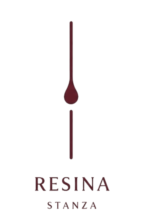 Logo Resina Stanza con design a goccia per le camere di Villa Rosati a Sanzeno