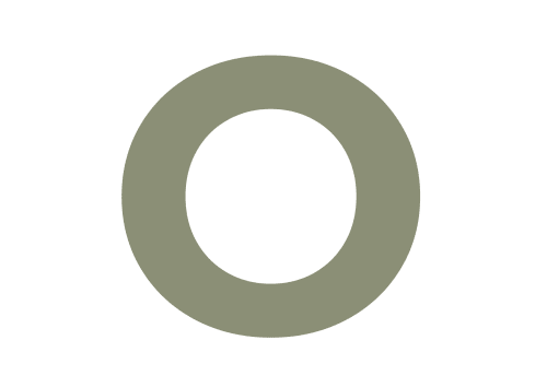 Anillo circular verde salvia sobre fondo blanco, diseño minimalista para Hostal Zaragoza Centro