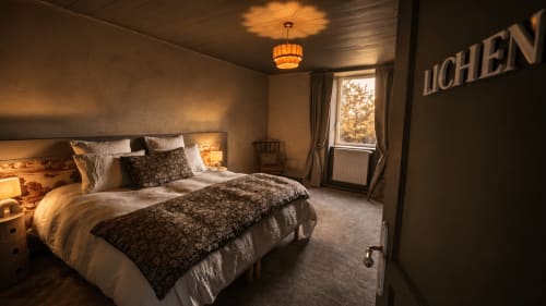 Chambre Lichen à La Maison 1903 B&B à Trévou-Tréguignec, luxueuse chambre avec vue sur le jardin