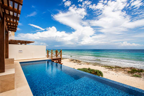 Oceanfront infinity pool at Casa Javi, Isla Mujeres cottage with turquoise Caribbean Sea and pristine beach views