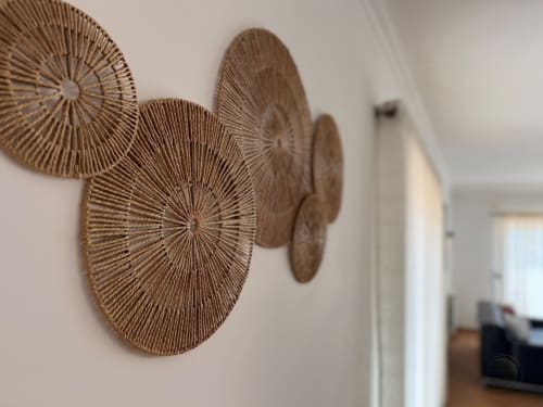 Arte de parede circular tecida no corredor da casa de cidade Be SilverCoast, Serra D'El Rei Portugal