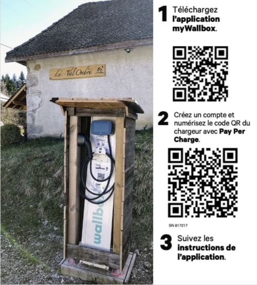 Estación de carga para vehículos eléctricos en la casa rural Le ValOmbré, Saint-Pierre-de-Chartreuse con código QR de instrucciones Wallbox