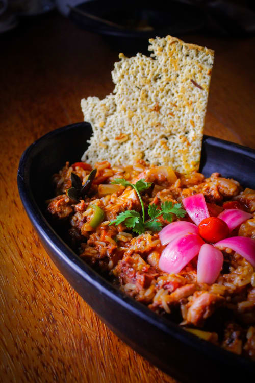 Curry di carne speziata con verdure sottoaceto e toast all'hotel Verdi di Jesolo