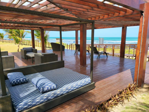 Terraço à beira-mar em Labedi Apartamentos com pérgola de madeira, área de estar, vista para o oceano, Porto de Galinhas