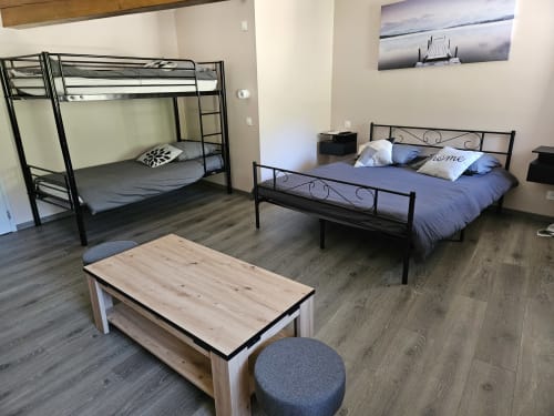 Suite familiale à l'Auberge Du Campcardos à Porta avec lit superposé, lit queen-size et vue sur la montagne