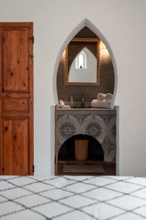 Arched bathroom vanity with decorative mirror at Domaine Belhazar boutique hotel in Essaouira, Morocco