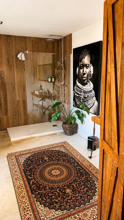 Modern bathroom at Finca Almenara De Copau hotel in Zaragoza with walk-in shower, wooden accents, decorative rug, and African