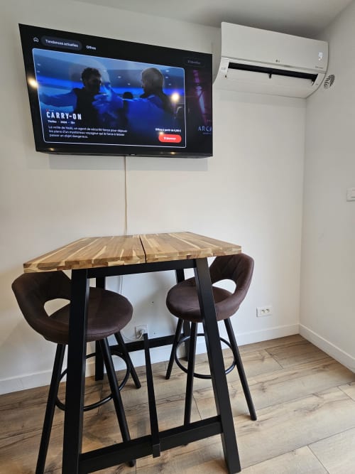 Studio aux Lodges de Barbieux avec TV murale, bar moderne et climatisation à Croix