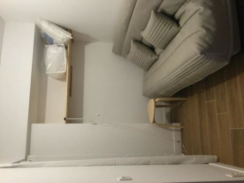 Chambre lumineuse à GNM Varsea, Vars avec canapé beige et parquet