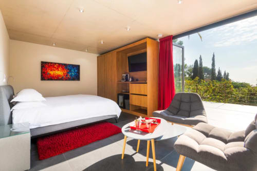 Villa Annette Junior Suite in Cassis with sea view, modern bedroom, wood furnishings, and terrace