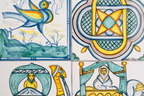 Piastrelle ceramiche siciliane colorate della sala La Tegola presso la struttura ricettiva I colori della Sicilia BnB a Caltagirone, Italia