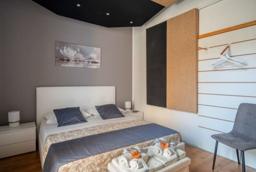 Modern bedroom at I colori della Sicilia B&B in Caltagirone with queen bed, navy pillows, and contemporary decor