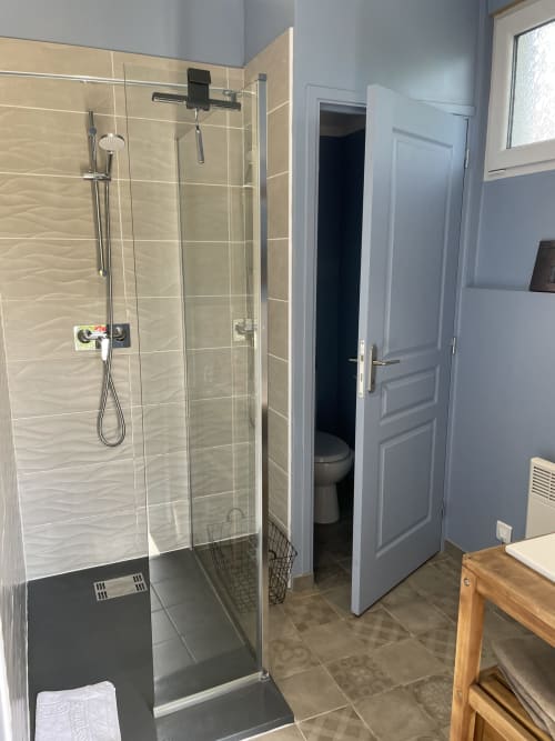 Modern ensuite bathroom with glass shower enclosure in Chambre Azur at Au Bois Dormant B&B, Hesdin-la-Forêt