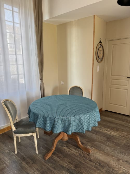 Round blue tablecloth table with chair in Suite Magnolia cottage at Au Bois Dormant B&B, Hesdin-la-Forêt