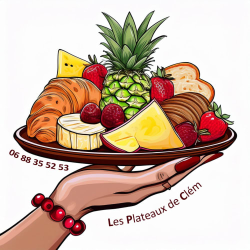 Main servant un plateau gourmand avec ananas, fromage, croissants et framboises à Suite L'Olive Sacrée, Cabannes