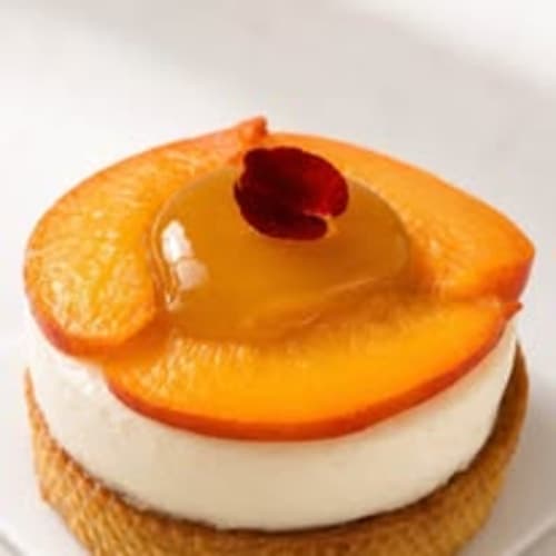 Élégant dessert à l'abricot avec couche de crème à Suite L'Olive Sacrée, Cabannes