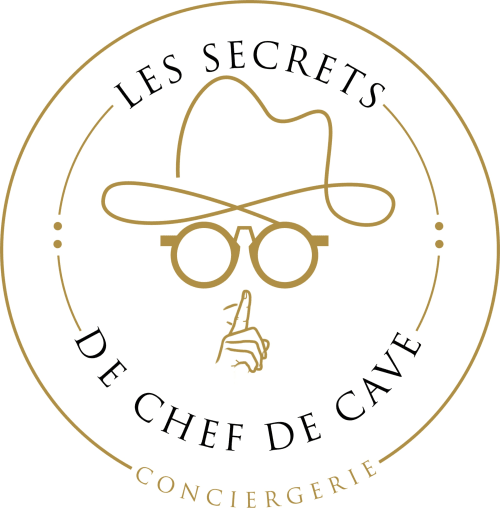 Logo du concierge Secrets de Chef de Cave avec emblème de monocle et chapeau, hôtel vinicole à Reims