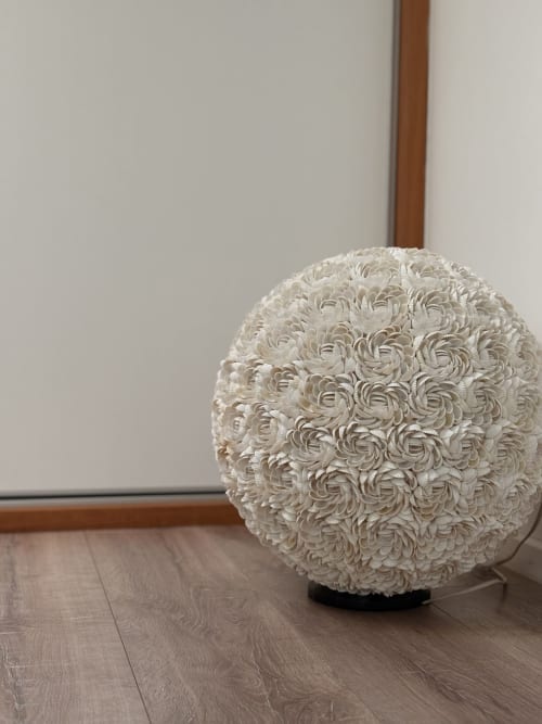 Decorative textured white spherical lamp in La Villa Maraloupia villa, Les Avirons